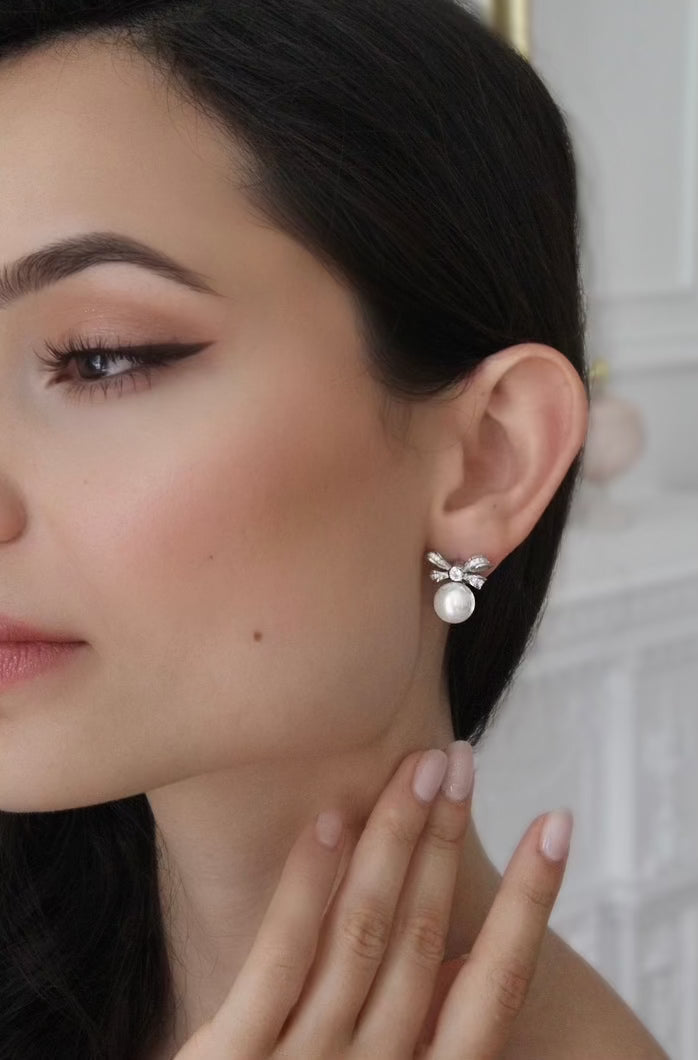 Viscountess Bow & Pearl Silver Earrings With Crystals