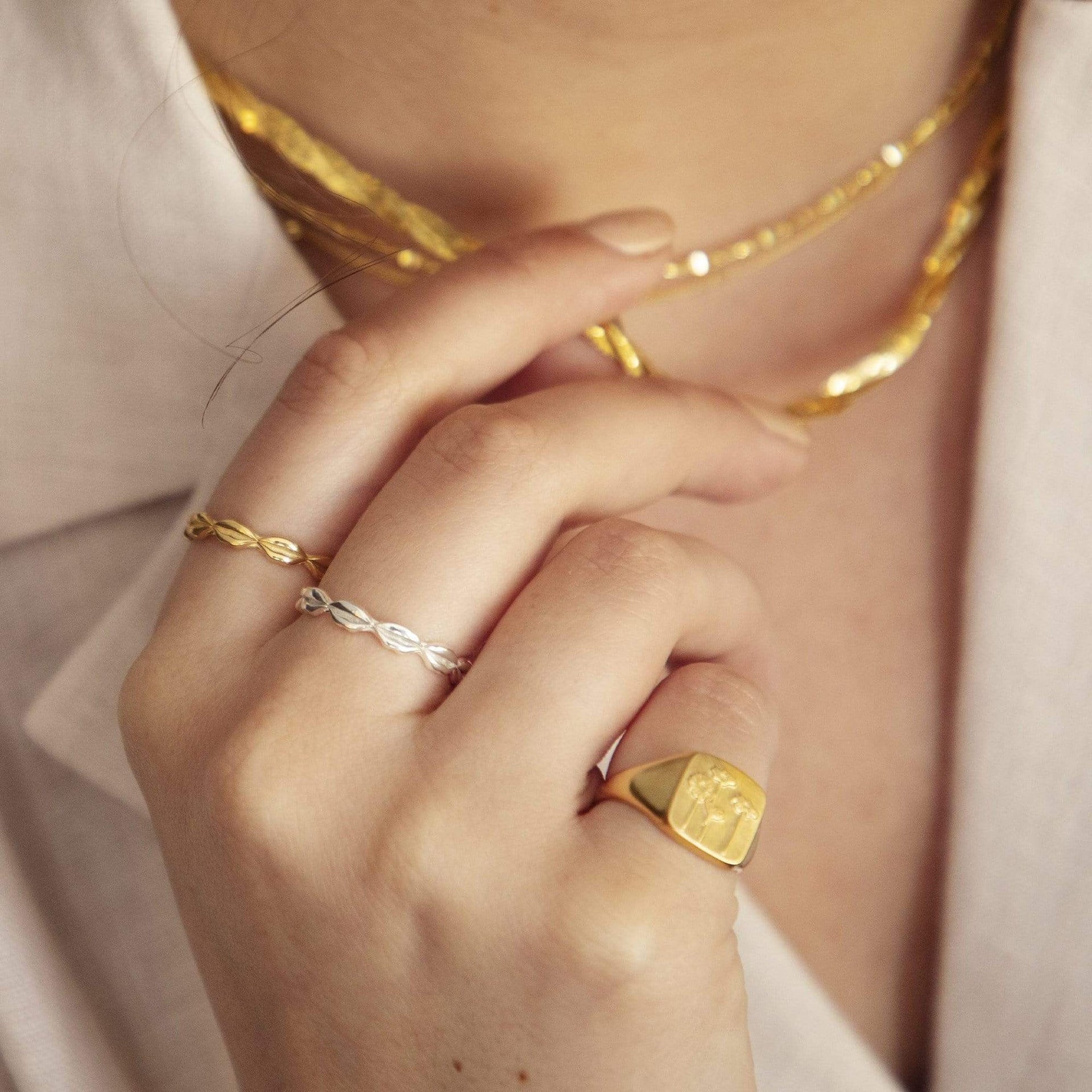 vita-lips-ring-18ct-gold-plated-daisy-london