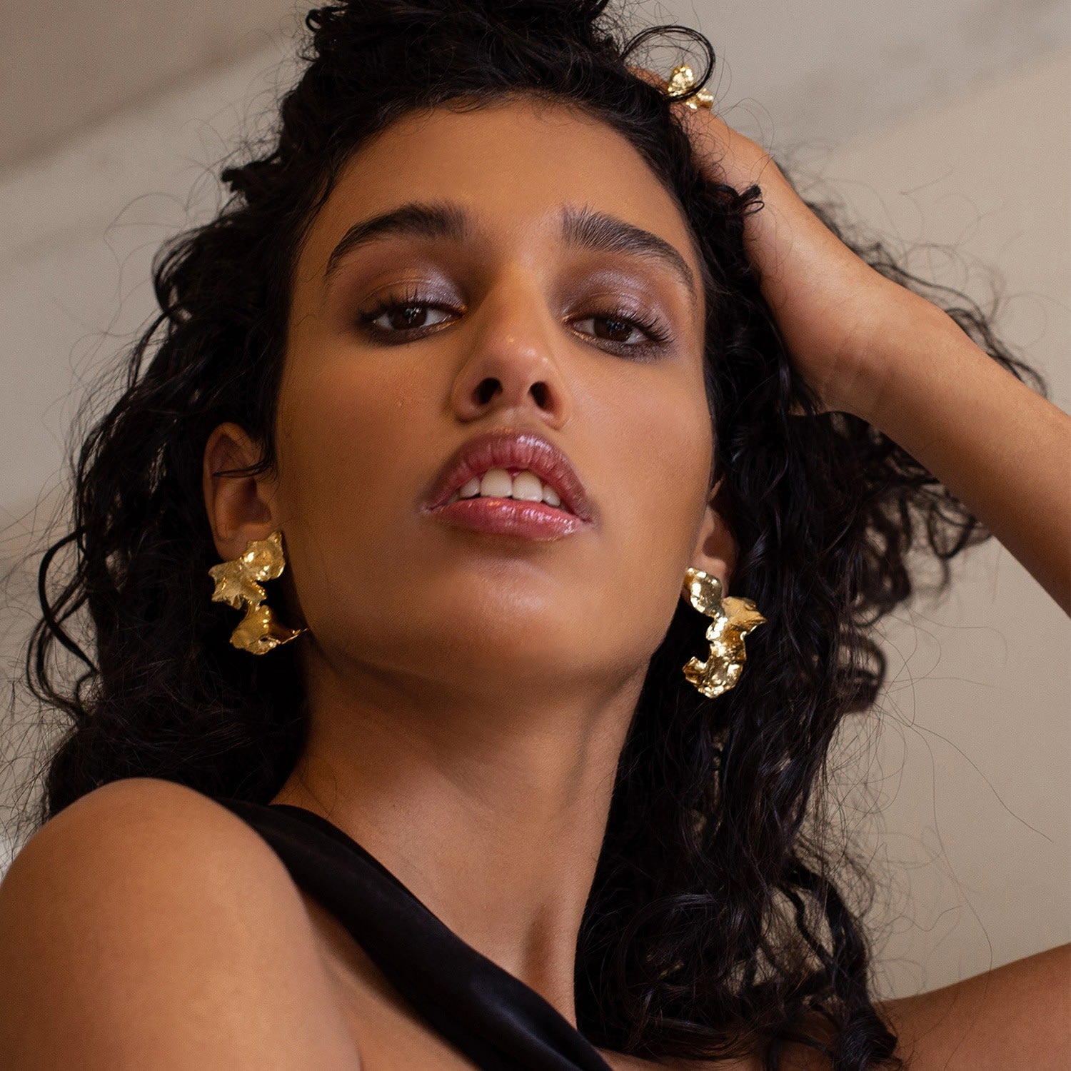 Talisman Flow Earrings Gold