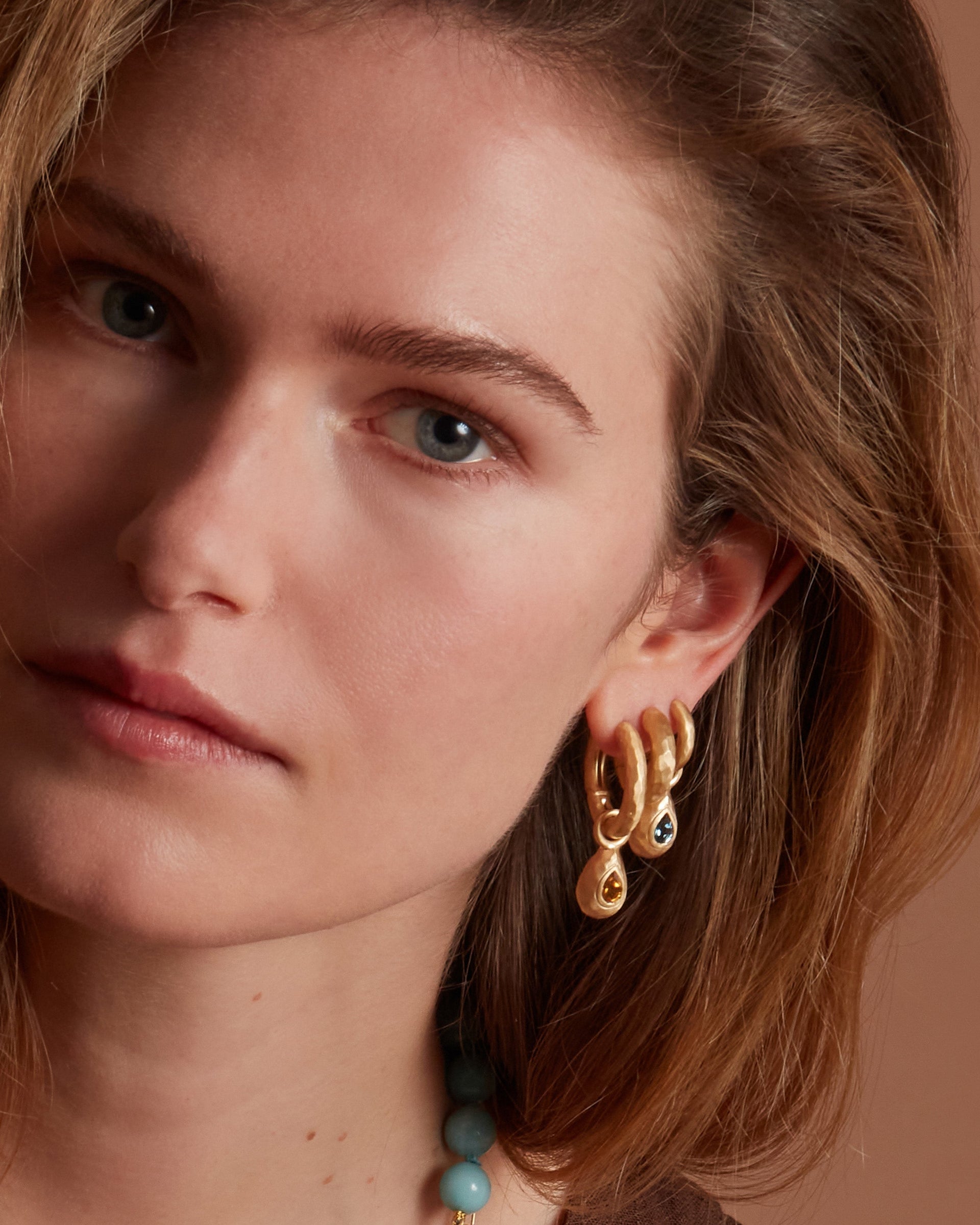 Wander Hoops Medium With Drop Charms Deep Blue Topaz