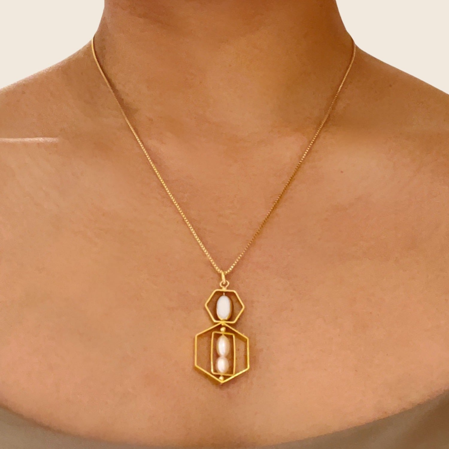 White Oval And Pearl Art Necklace