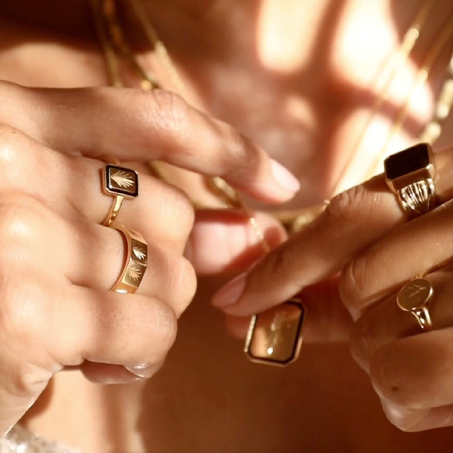 engraved-palm-enamel-ring-18ct-gold-plated-daisy-london