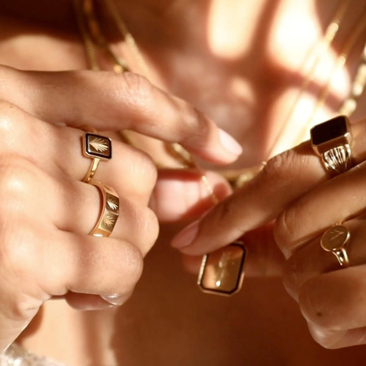 engraved-palm-enamel-ring-18ct-gold-plated-daisy-london