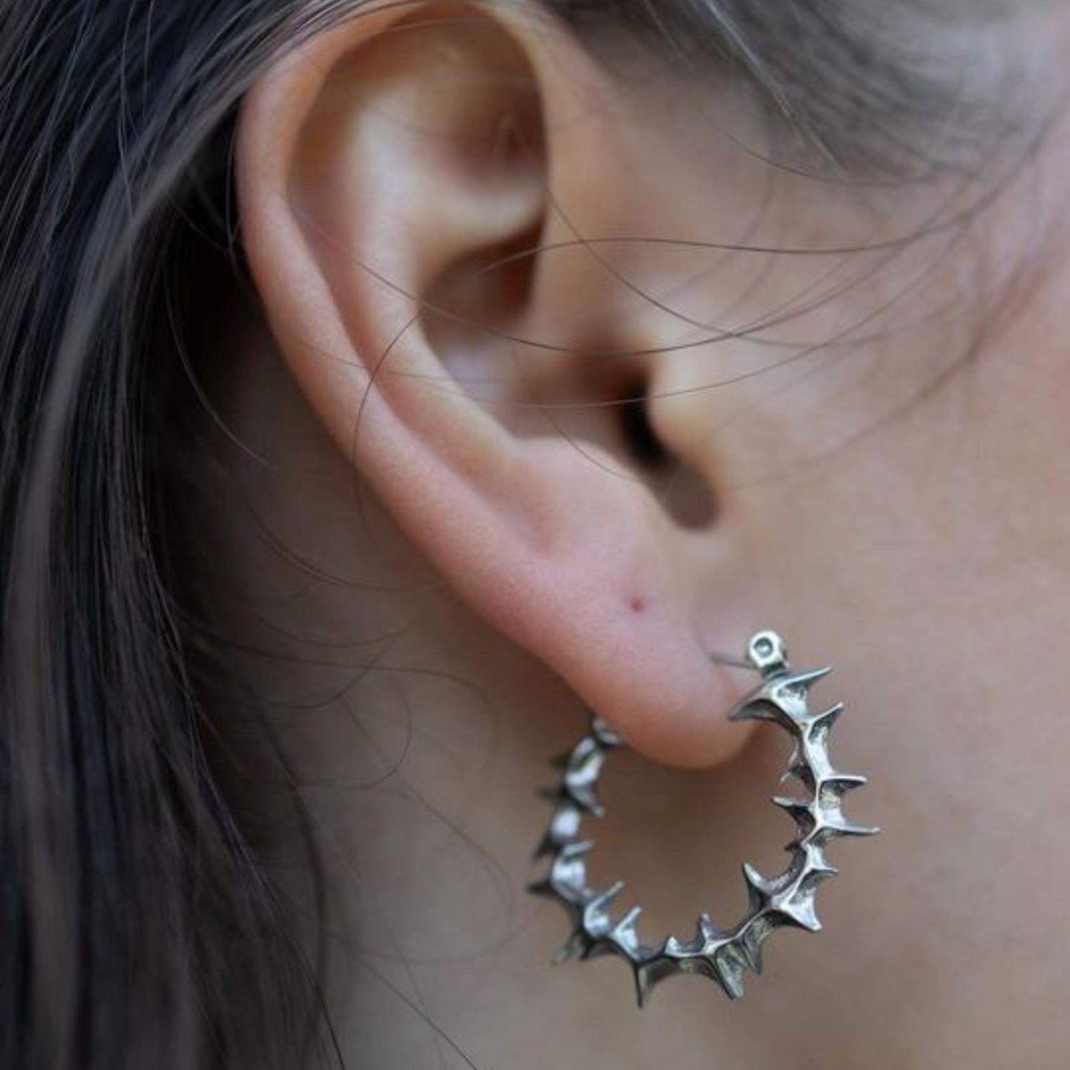Yennefer Spike Hoop Earrings In White Gold
