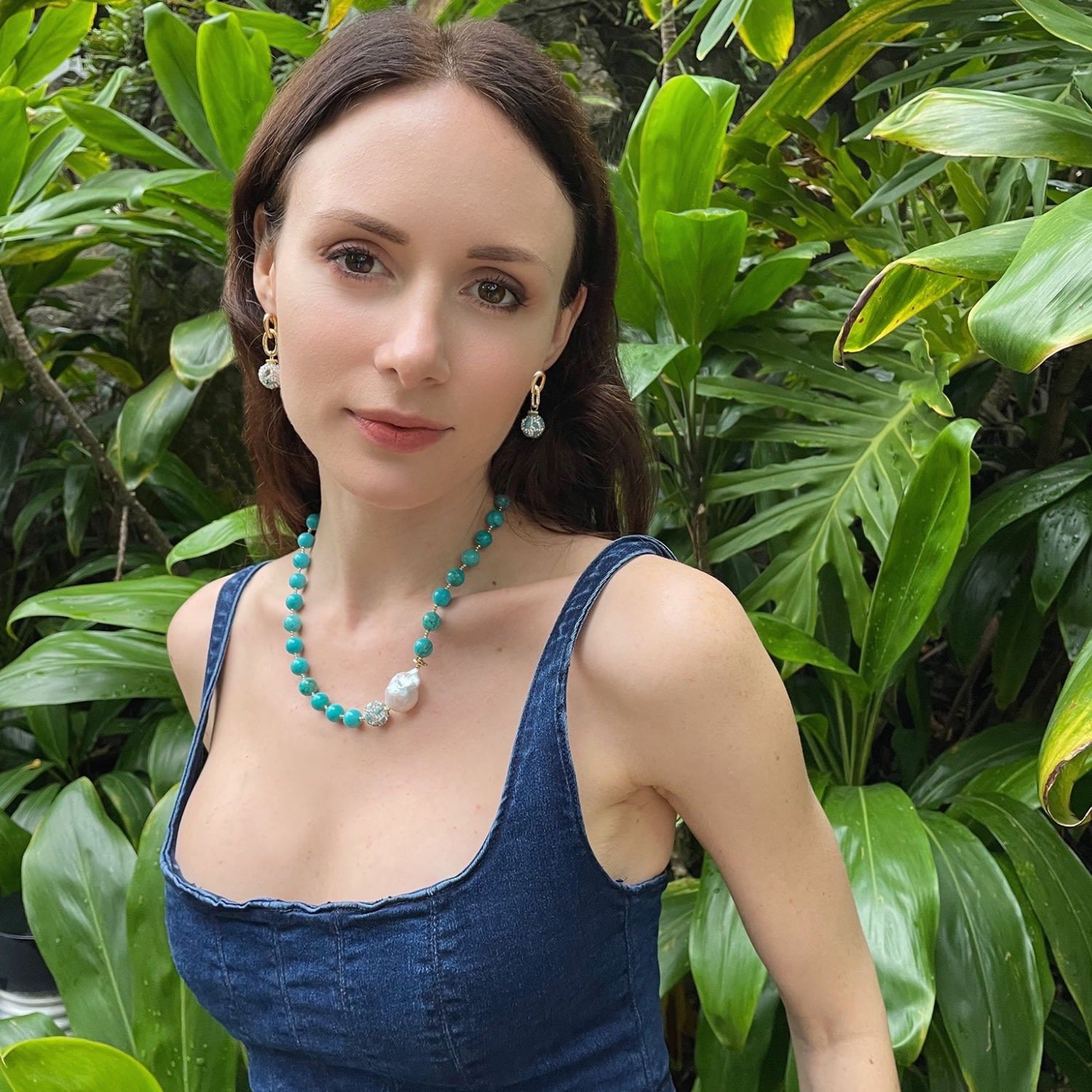 Rhinestone Bordered Turquoise Chain Simple Earrings