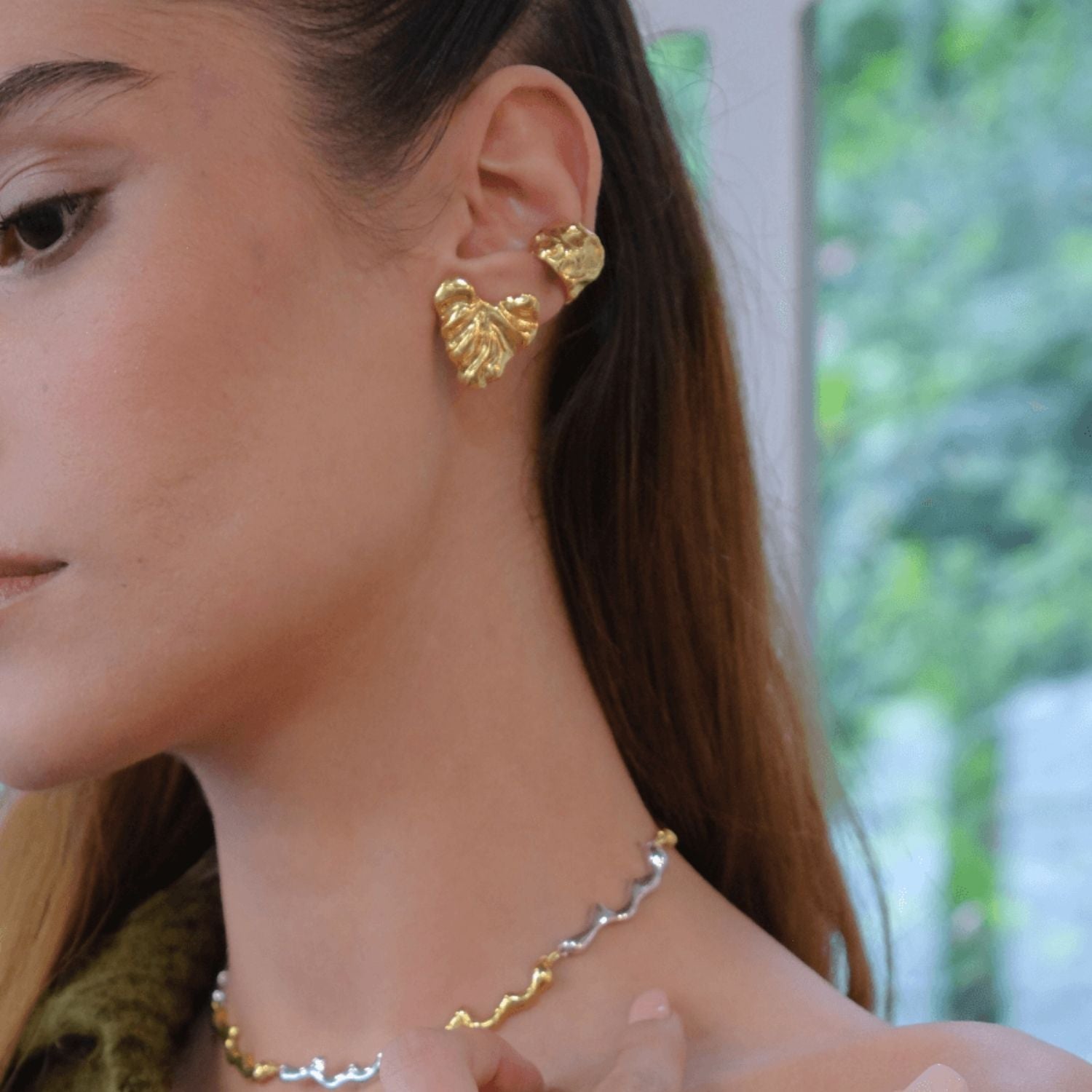 Yora Amorphous Cartilage Earrings Gold