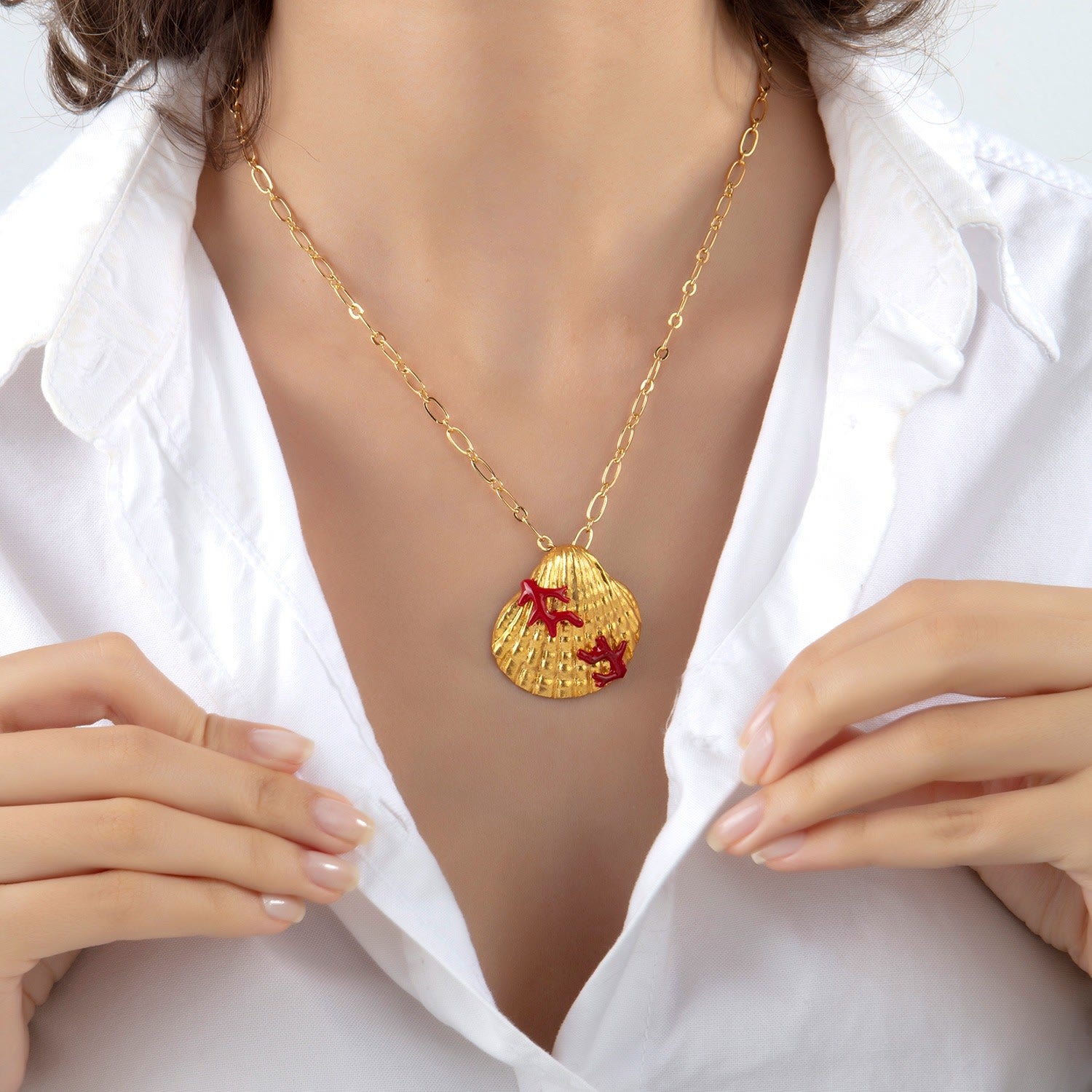 Seashell Necklace With Red Coral