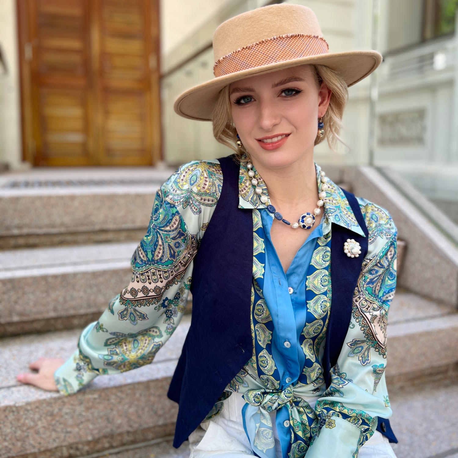 Irregular Pearls With Lapis Rhinestone Short Necklace