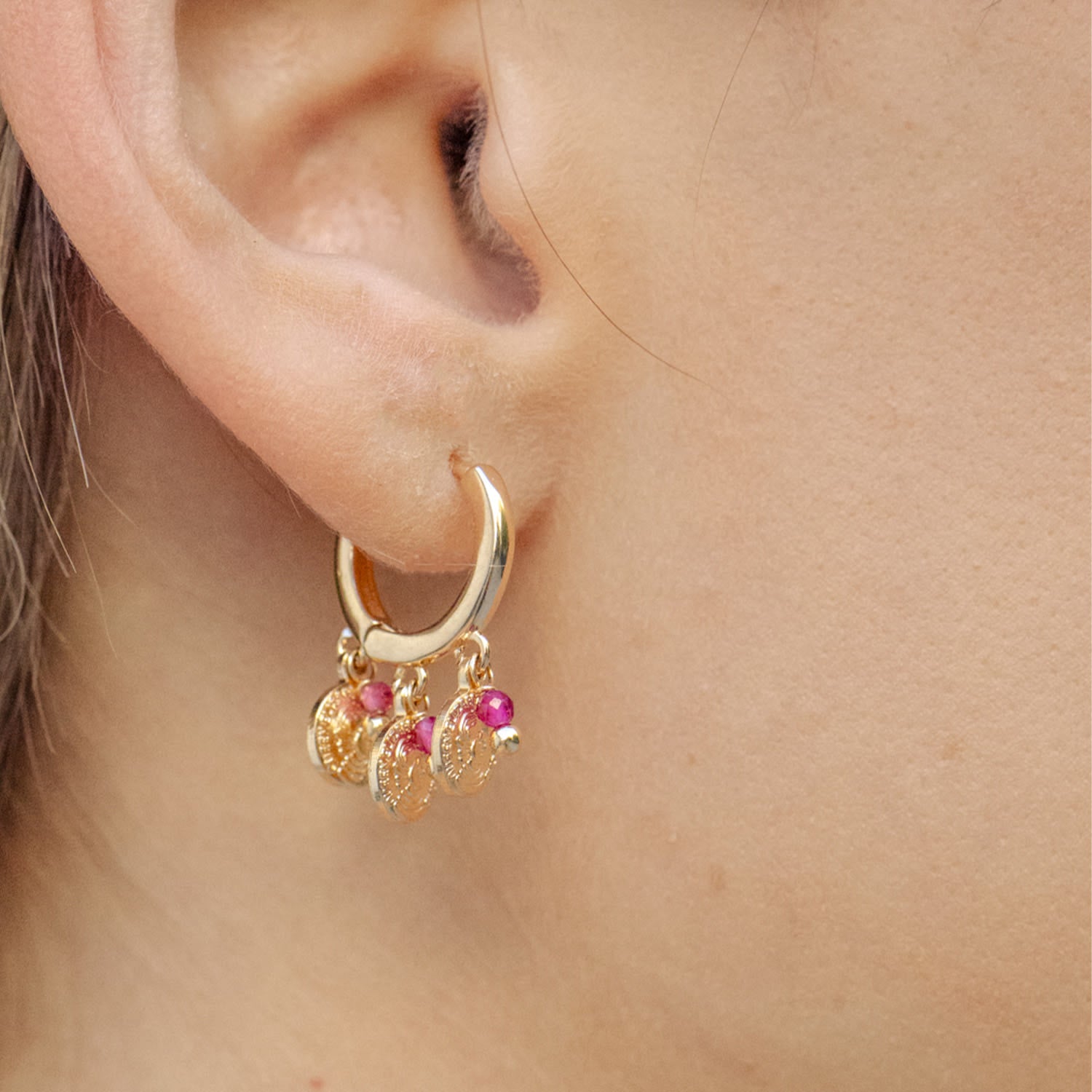 Zola Huggie Earrings In Green Gold